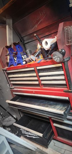 USED MILWAUKEE 2PC TOOL CART CHEST