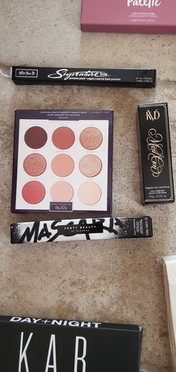 Kat Von D precision pencil
Kat Von D liquid gel contour
Tarte eye Palette 
Fenty beauty by Rihanna mascara