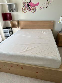 Zinus 12” Green Tea Memory Foam Queen Mattress – Good Condition