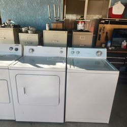 Whirlpool Washer And Gas Dryer Set 