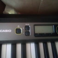CasioTone LK - S 250 Midi Keyboard  With Sustain Pedal