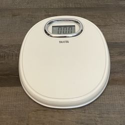TANITA HD333 Digital Lithium Bathroom Scale •Pound or Kg option available for weight •Sophisticated Traditional Design 14”x 15”x2”