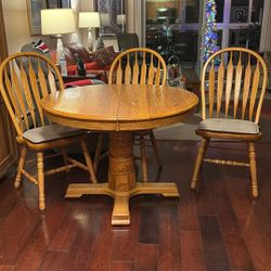 42” Round Oak Dining Table