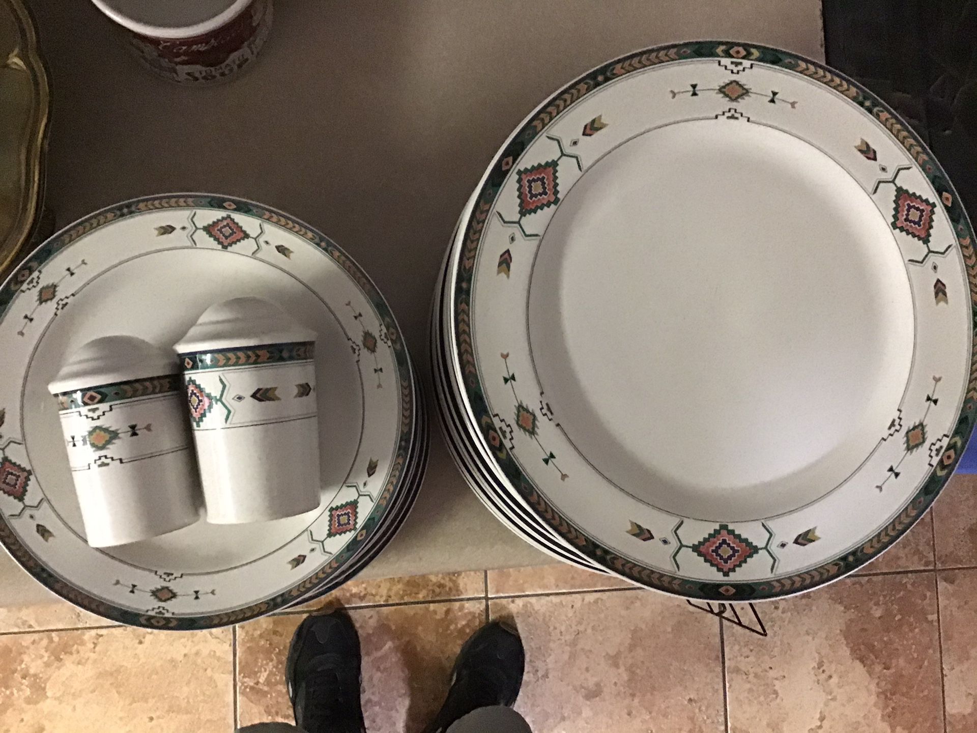 Plates with salt n pepper shaker