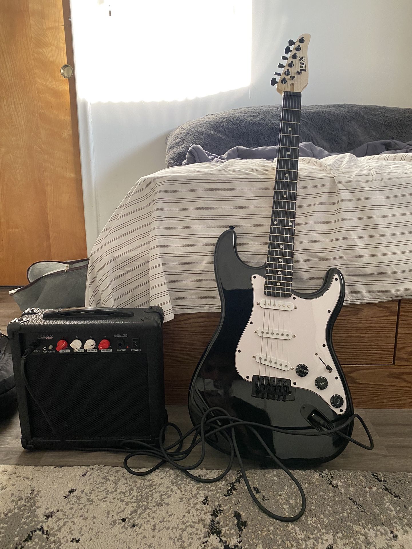 Electric Guitar FOR SALE