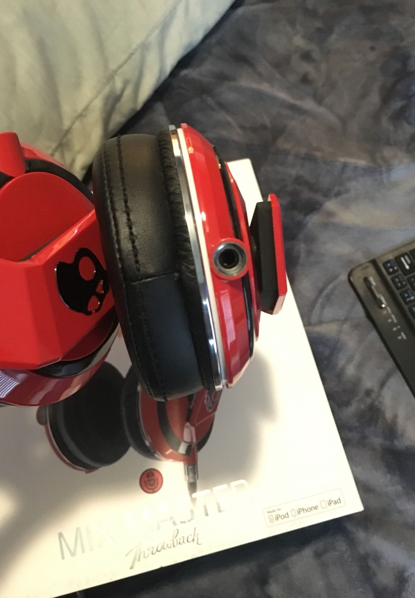 Skullcandy mix master throwback NBA headsets for Sale in Glen