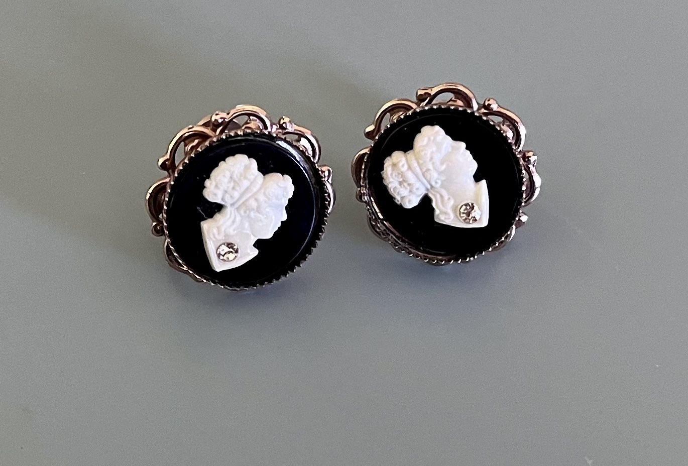 Vtg Cameo Rhinestone Earrings 