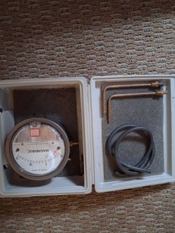 Dwyer Magnehelic Differential Pressure Gauge