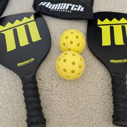 Almost new Monarch Pickleball Paddles Set w/ Balls & Bags