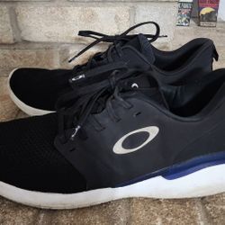 Oakley Sneakers Size 11 Men's 