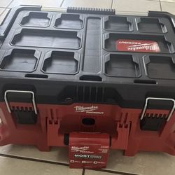 Milwaukee PACKOUT 22 in. Large Portable Tool Box.  Brand NEW.