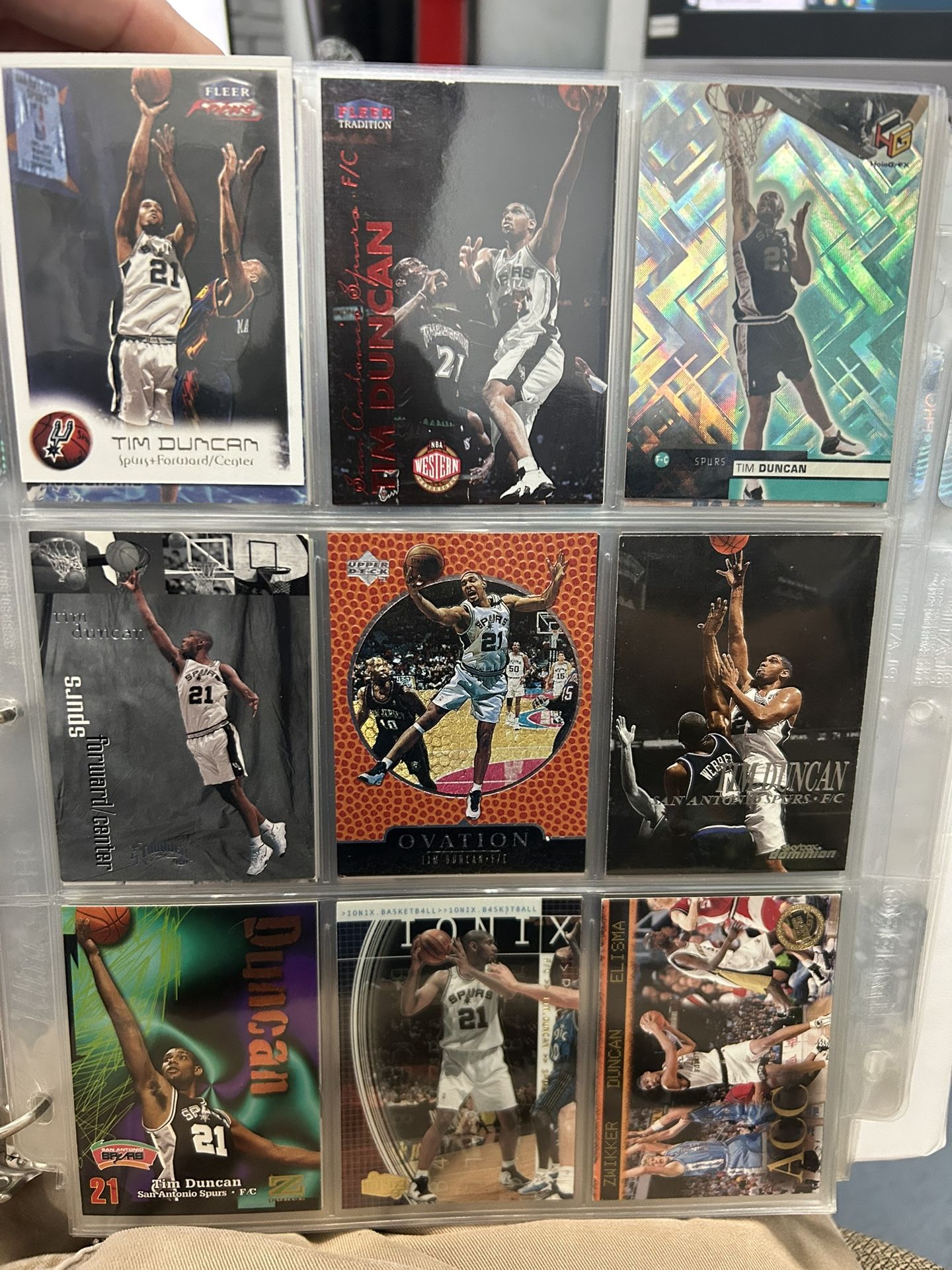 Tim Duncan Basketball Card Lot (32 Cards