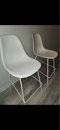 Set of 2 White Modern Bar Stools