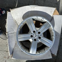 Mercedes Benz 450 Wheels