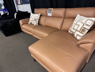 Stunning leather sectional 🩷☎️✨ More colors available!