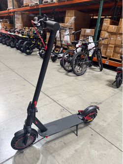 Front and rear shock-absorbing electric scooters