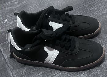 Young Kid Shoes Size 4