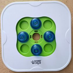 Living World Teach And Treat Small Pet Game