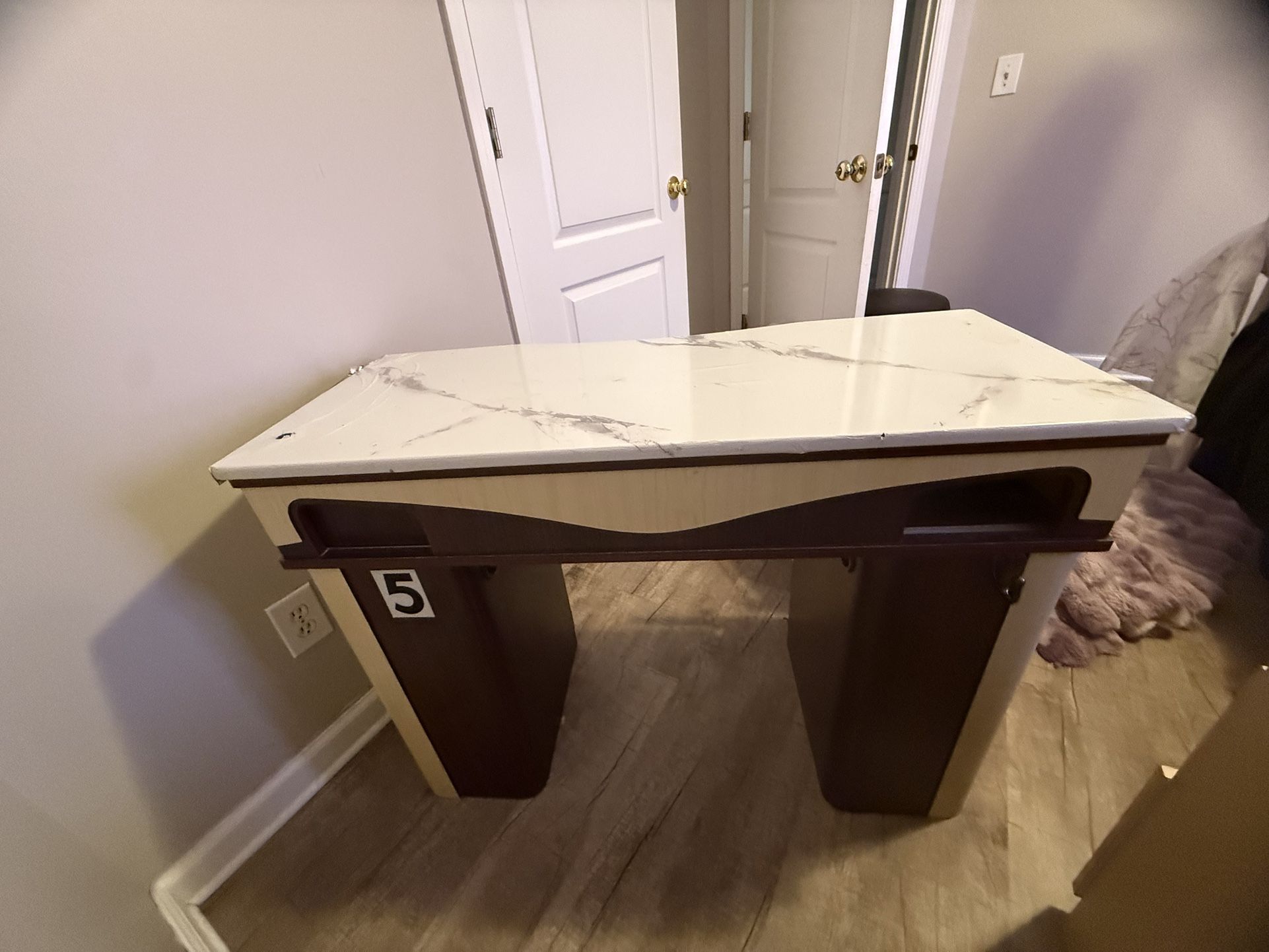 Nail Tech Desk With Side Compartments