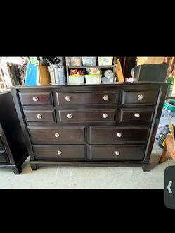 Ashley Furniture Ridgley 4-Piece Bedroom Set – Dark Brown