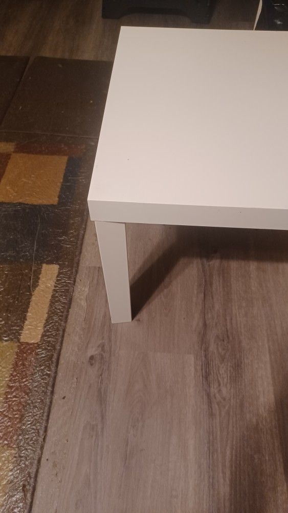 End Table lwhite - Light Weight - $10 