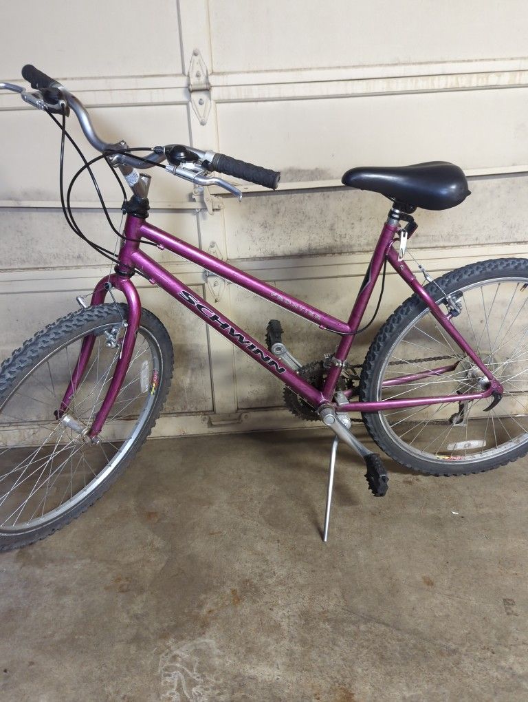 Schwinn Women's 20 Inch Mountain Bike -Pre Owned And In Good Condition