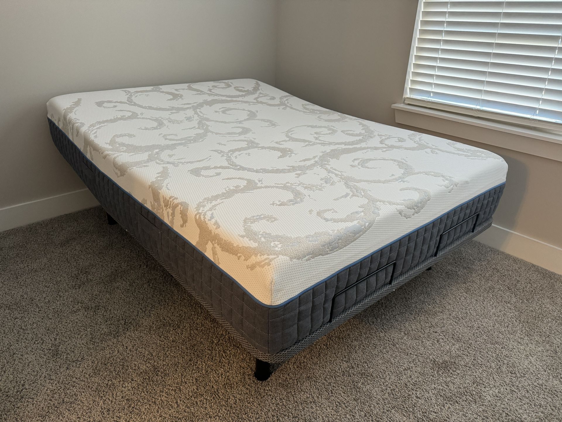 Full Adjustable Bed With Mattress For Sell