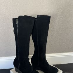 Black Boots Size 6 Retail Value $129.99 + Tax 