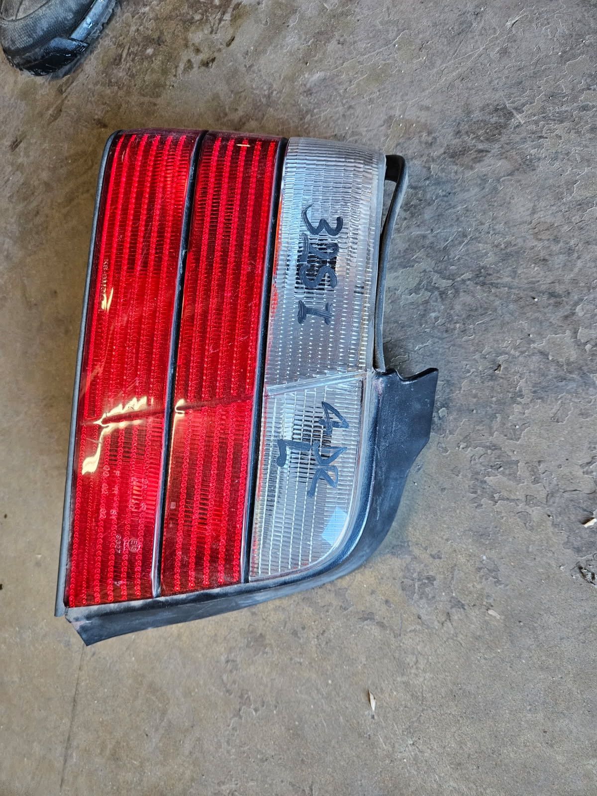 98 BMW Series 3 L/S Taillight