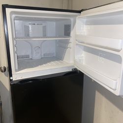 Frigidaire 10 Ct Mini Fridge With Working Freezer!!