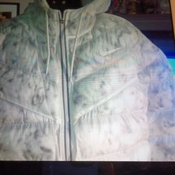 NIKE WOMEN'S SPORTS WEAR  DUCKDOWN STYLE JACKET SIZE XL