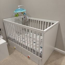 Crib With Mattress (need To Be Assembled)