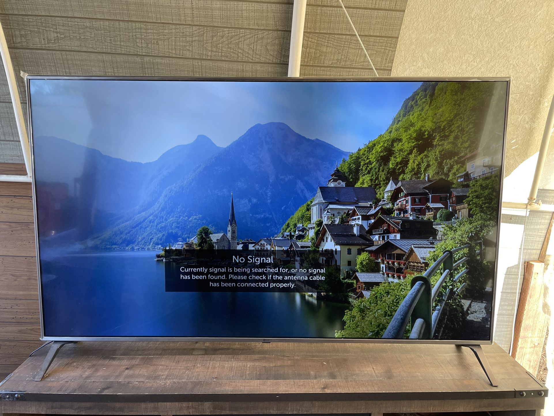 LG UK6500AUA 4K HDR Smart LED UHD TV w/ AI