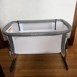 Baby Delight Beside Me Dreamer Bassinet and Bedside Sleeper - Charcoal