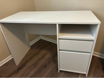 Computer desk