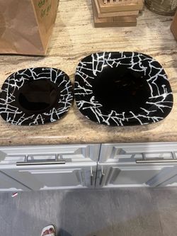 black small and large plates