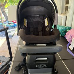 Car Seat With  Base / Silla Para El Carro Con Base 
