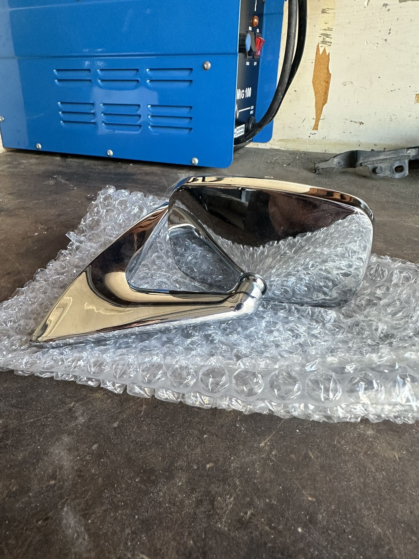 GT071 Mooneyes Mirror