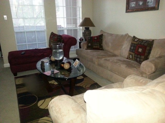 Gorgeous 6-piece Crimson & Cream Microfiber