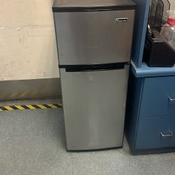 Magic Chef Mini Fridge 