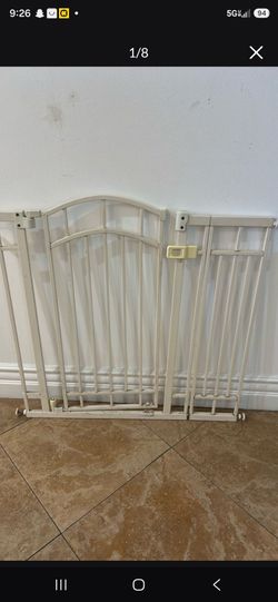 Baby door gate