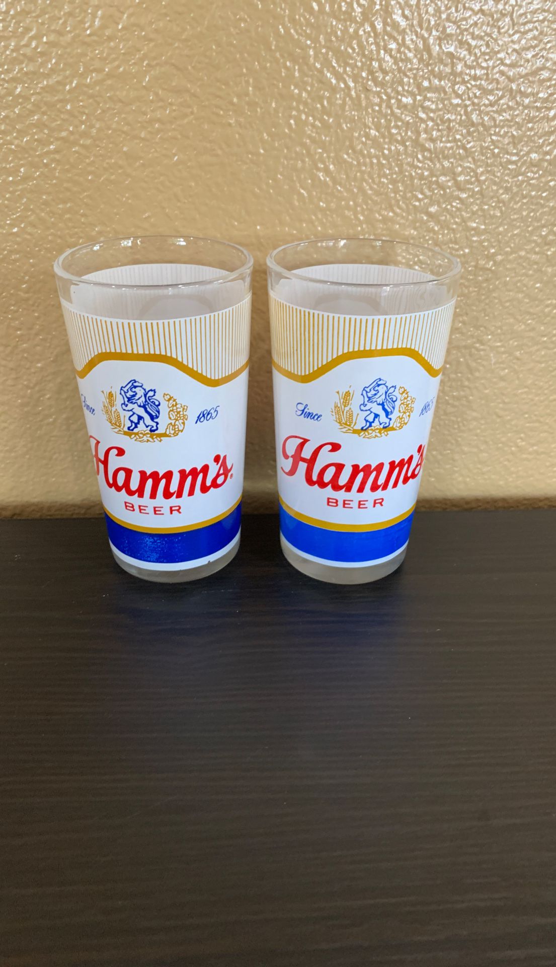 Set of 2 VINTAGE COLLECTIBLE Hamm’s LION CREST Since 1865 BEER GLASS GLASSES