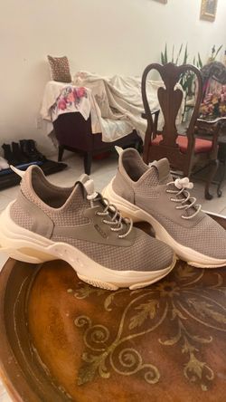 SIZE 8 STEVE MADDEN NO DAMAGES GOOD CONDITION VERY CLEAN $10