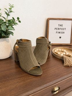 New Leather Shoes- Size 9