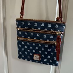 Dooney & Bourke NY Yankees Crossbody 