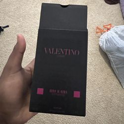 brand new valentino born in roma extradouse