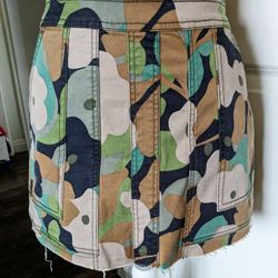 Cabi Camo Zip Line Skirt Size 2 Style #6361

