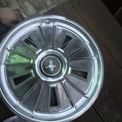 4 Old   Mustang  Hubcaps 