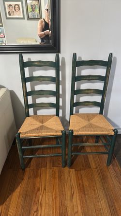 2 Green chairs     Wall goodfather clock