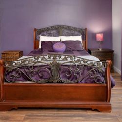 Bed with mattress and box springs - Fair 